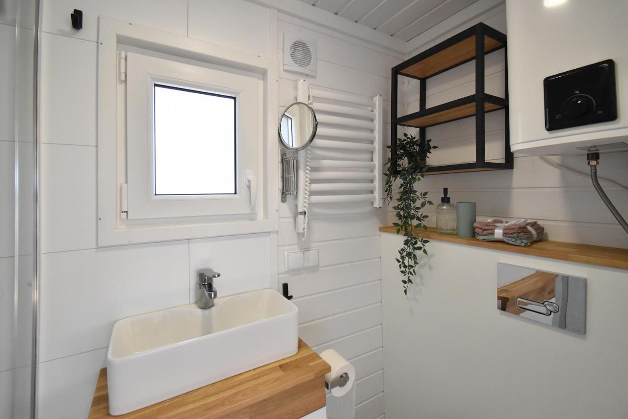 Вилла Dadaj Park - Tiny House Бискупец Экстерьер фото