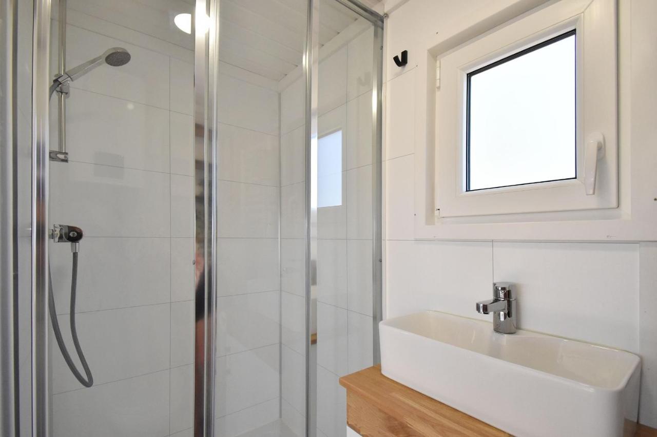 Вилла Dadaj Park - Tiny House Бискупец Экстерьер фото