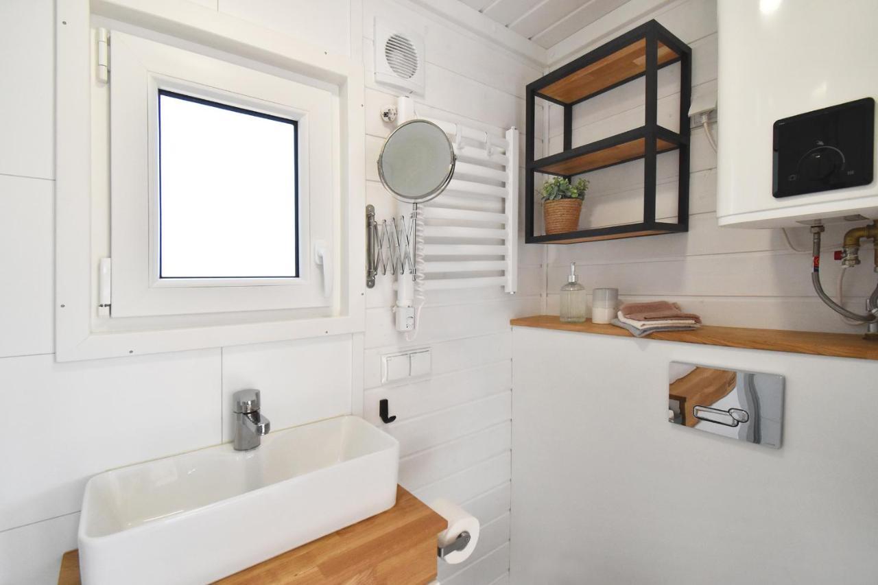 Вилла Dadaj Park - Tiny House Бискупец Экстерьер фото